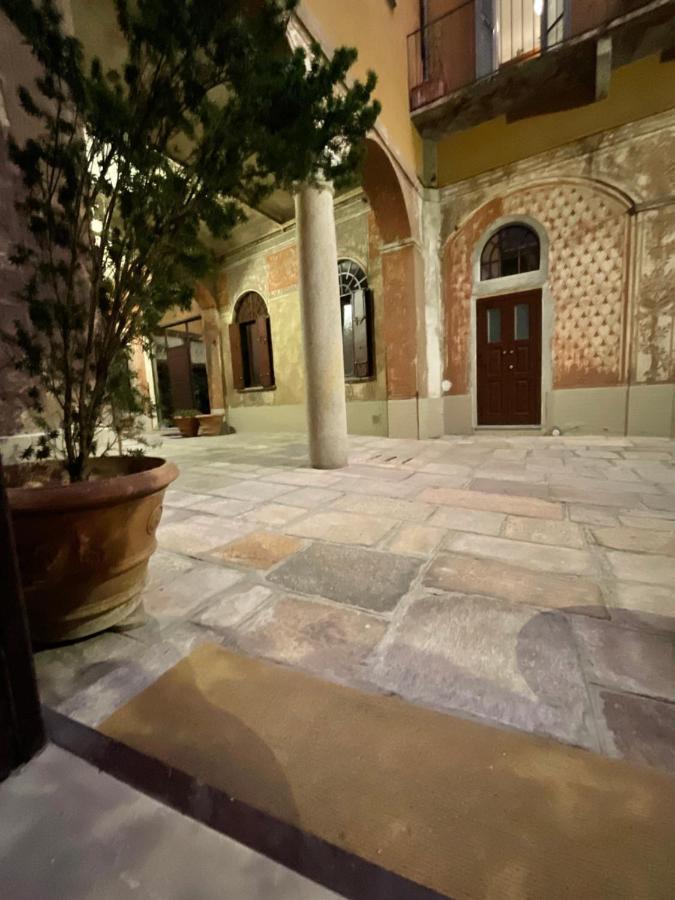 מילאנו Apartment In 3 Minutes From Duomo Ingresso Via Dei Piatti מראה חיצוני תמונה